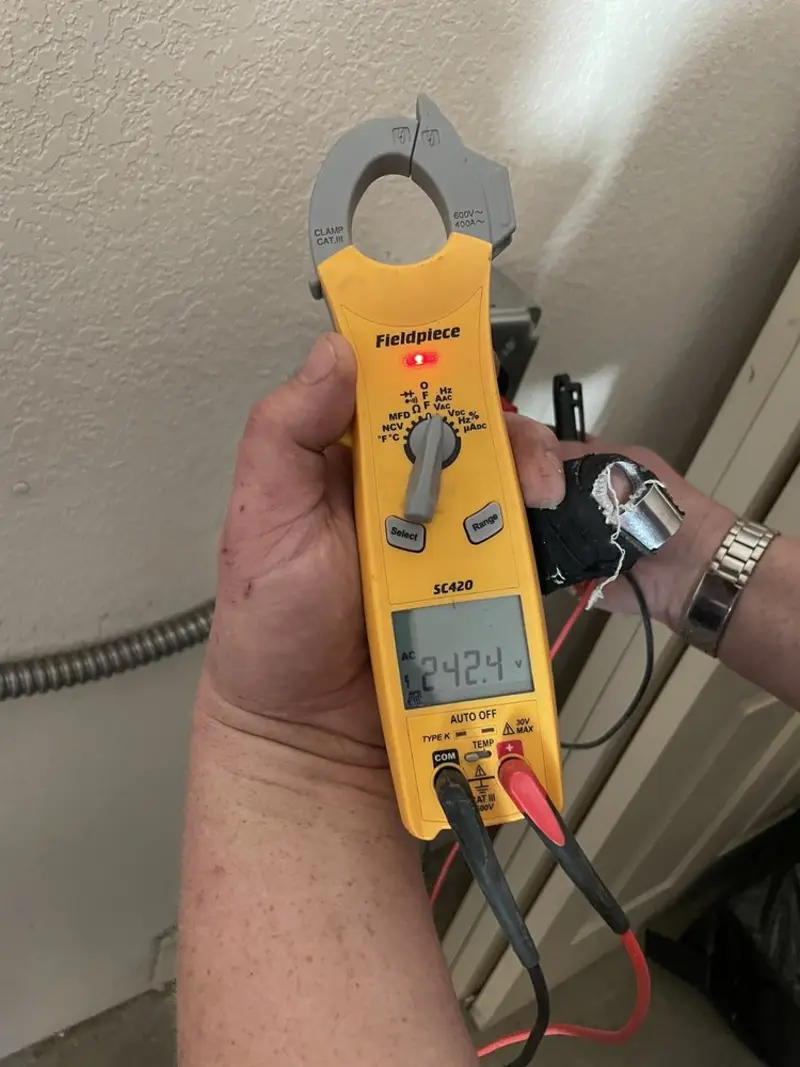 Voltage testing with clamp meter during Aluminum Wiring Replacement in Pulaski